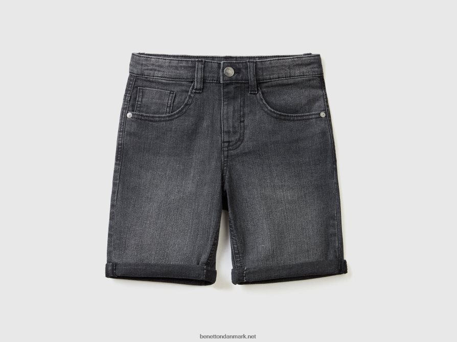 børn slim fit bermudaer i "eco-recycle" denim Benetton 44X8HF4940 sort