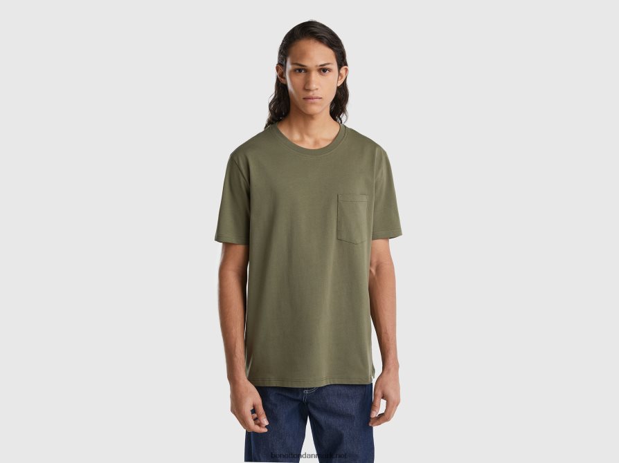 Mænd T-shirt i 100% bomuld med lomme Benetton 44X8HF1239 militærgrønt